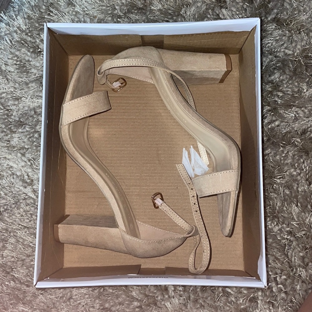 Fashion Nova Nude Heels 6.5